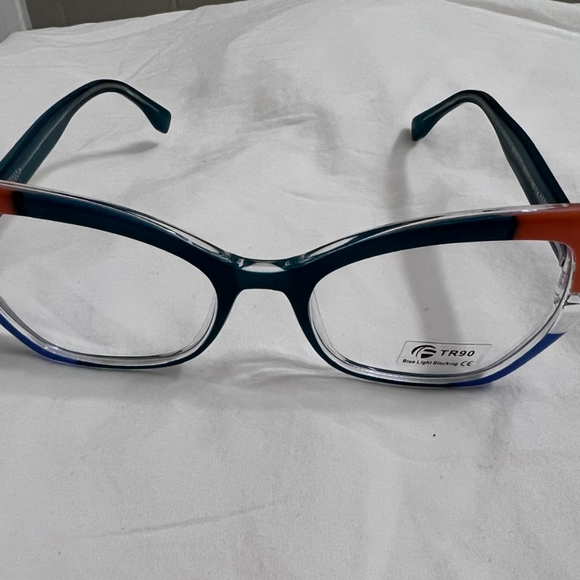 Glasses - Picture 3 of 5